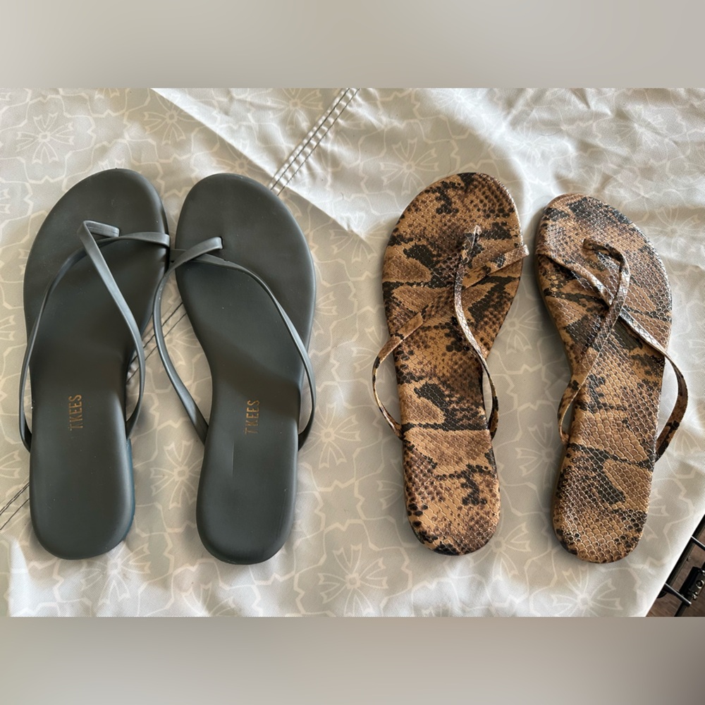 2 pairs of Tkees Sandals